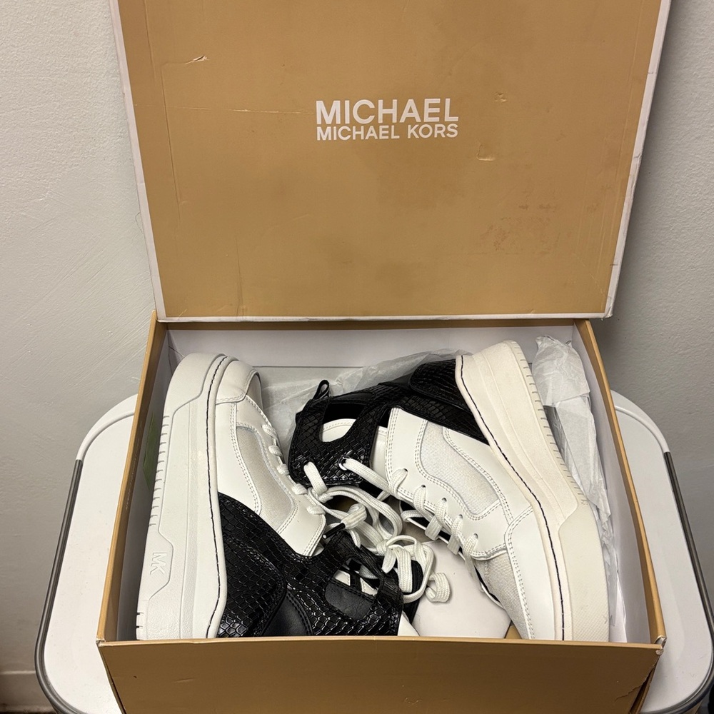 Michael Kors MATSON Monochrome Women Lace up High Top Sneakers, very comfy. - Picture 3 of 8
